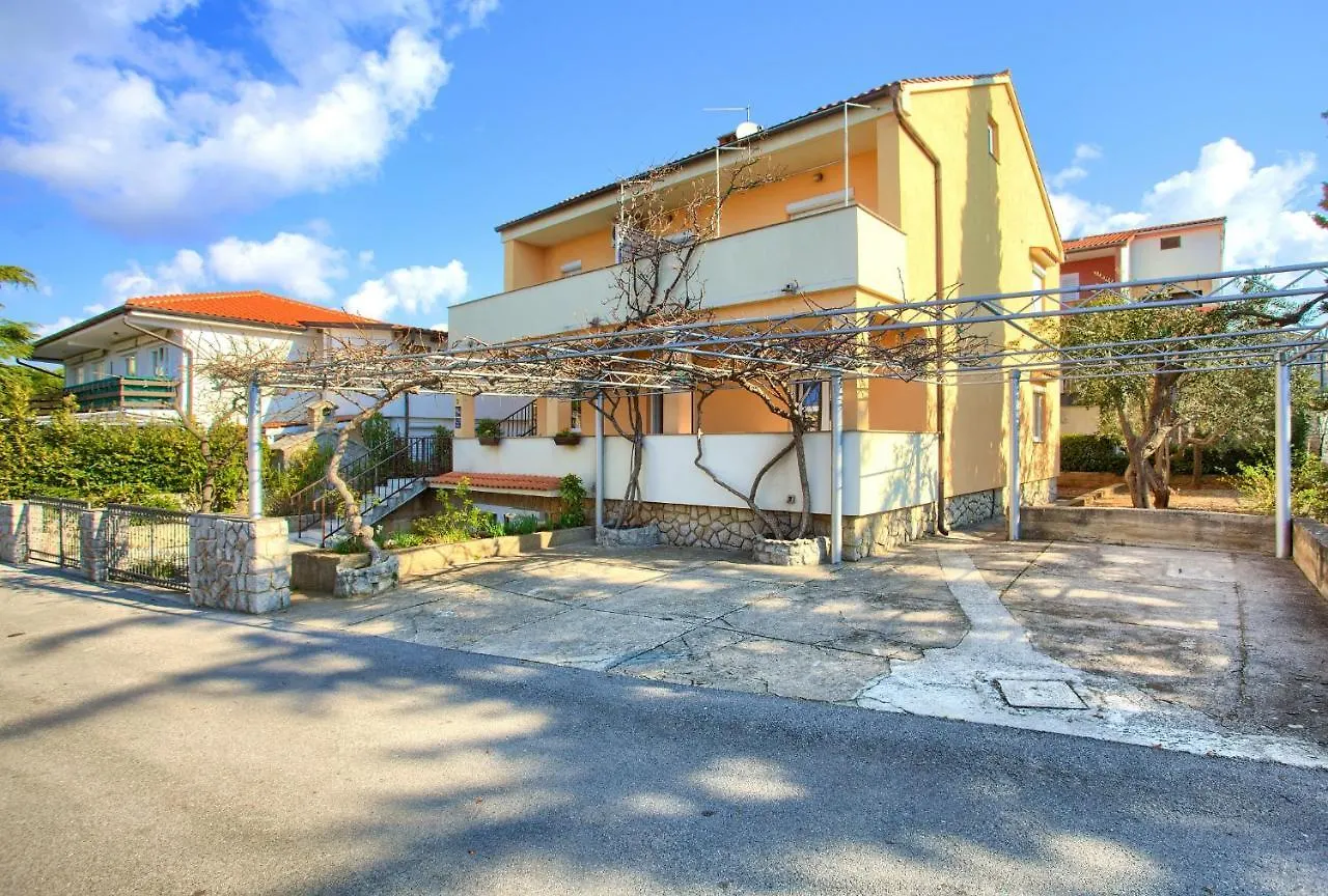 Apartments Petra 크르크