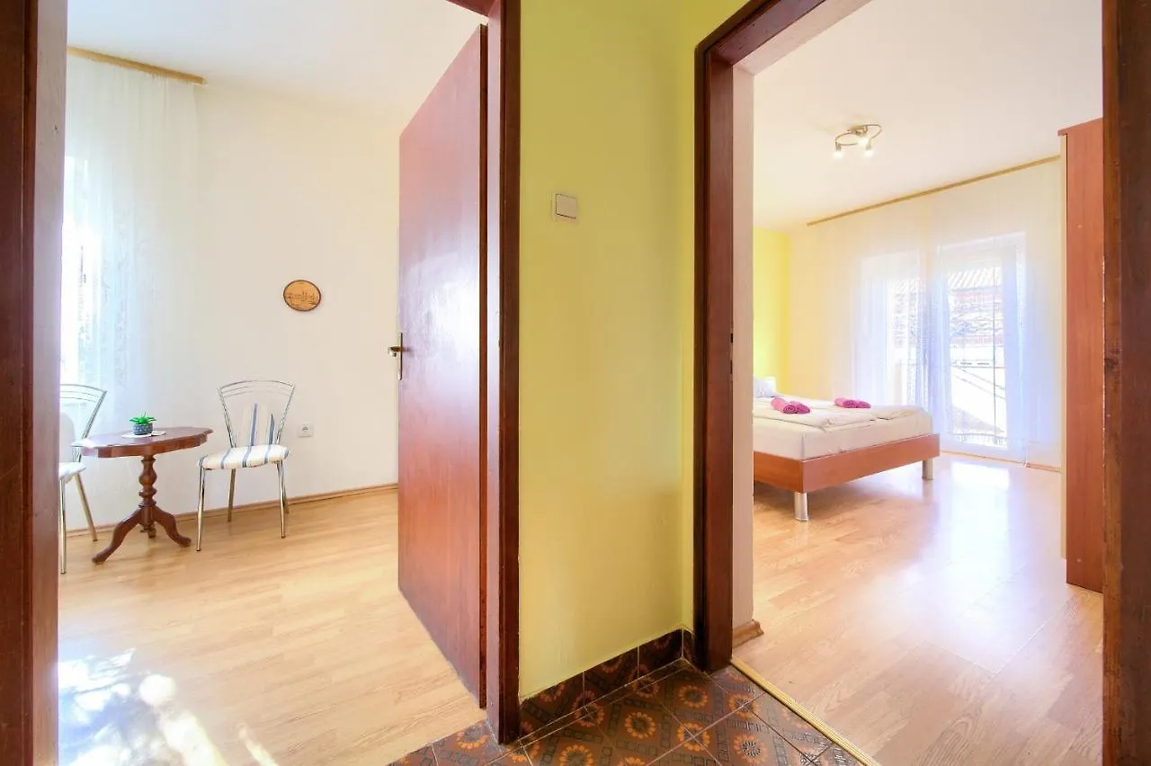 Apartments Petra Krk Town 0*,