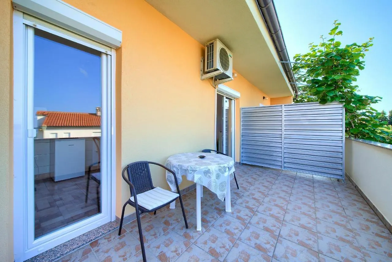Apartments Petra Krk Town 0*,